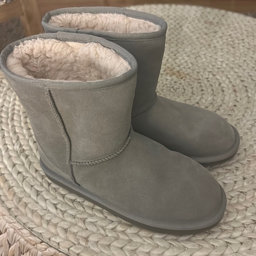Koolaburra by UGG Koola Short 
Winter Boots, Color Wild Dove/Grey size 5